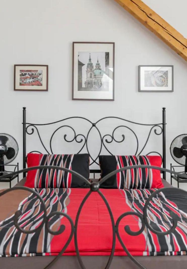Lenka'S Cozy Red Studio + Lenka'S Cozy Gold Apartment Praga Exterior foto